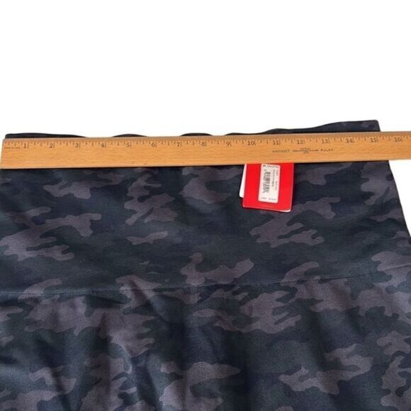 Spanx Black Camo‎ Look At Me Now Seamless Leggings Size 3X NWT - Picture 7 of 12